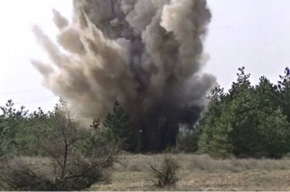 В Акне на мине подорвался экскаватор, есть пострадавший